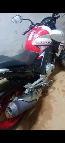 Moto 250 cilindradas 