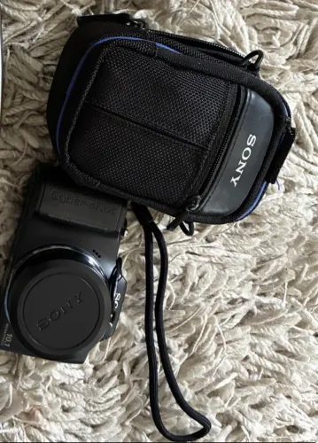 Máquina fotográfica antiga Sony 10.1