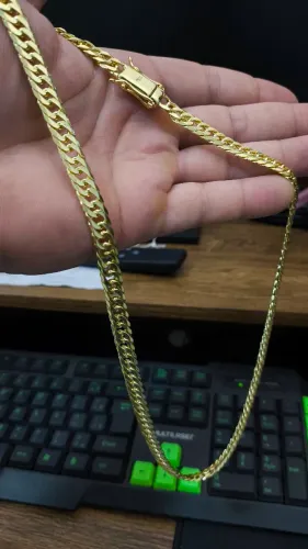Corrente banhada a ouro