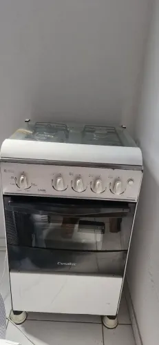Fogão usado, vai com a mangueira e válvula de gás