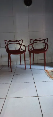 Quatro cadeiras alegra novas 