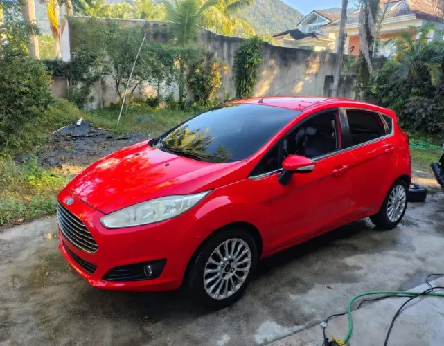 Ford Fiesta Titanium 1.6 16V Flex Mec. 2014