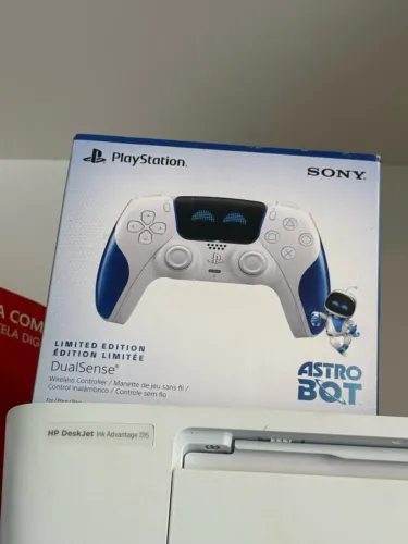 Controle PlayStation Sony Dualsense PS5 Astro Bot branco Edição Limitada