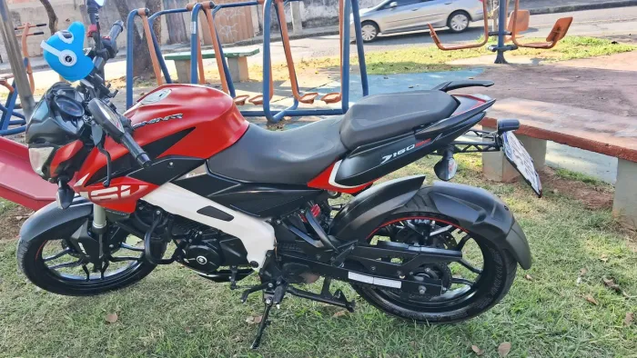 Vendo moto muito nova único dono. 