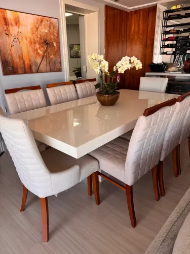 Mesa de jantar em laca 8 cadeiras em linho cru