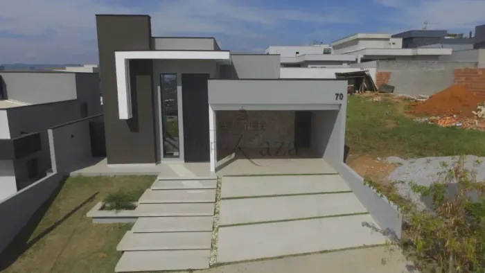 Casa Nova a Venda no Condominio Santa Monica - 185m² construidos com 3 Suítes sendo uma Ma