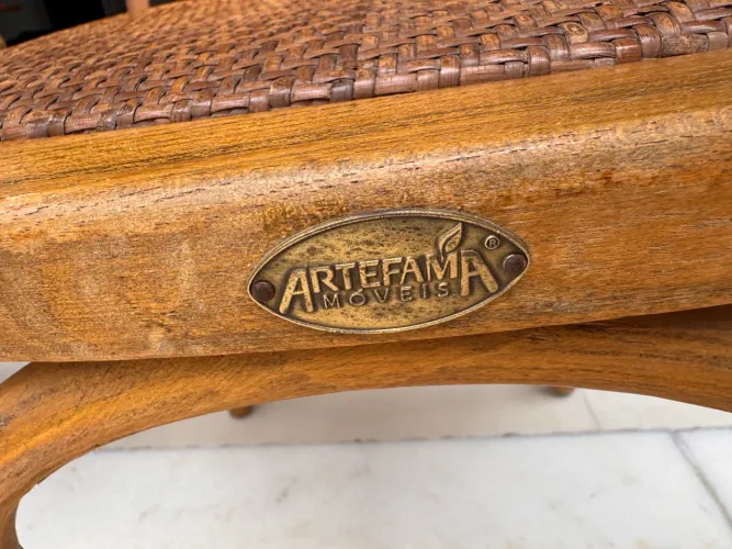 Cadeiras Artefama em madeira e fibra 
