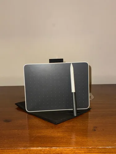 Mesa de desenho Wacom One S (sem fio) excelente!