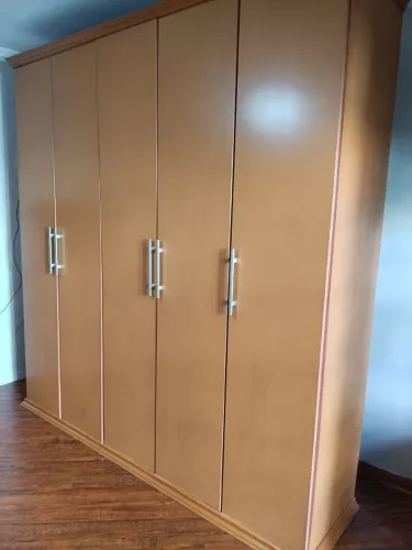 Guarda roupa + criado mudo +cômoda