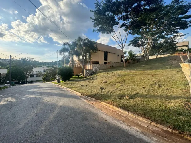 LOTE À VENDA NO CONDOMÍNIO DO LAGO, COM 551,34 m² - GOIÂNIA-GO