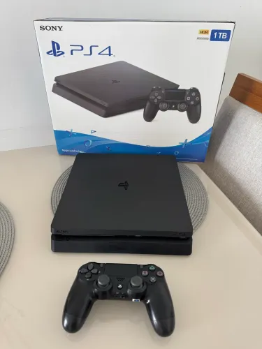 Ps4 slim impecável na garantia
