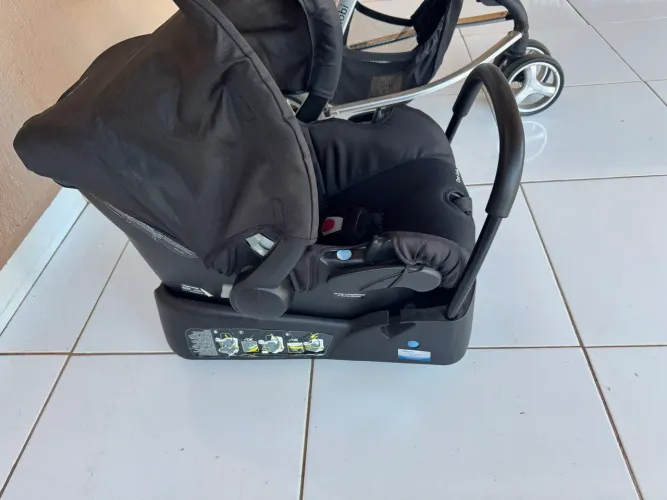 Carrinho bebê+bebê conforto 