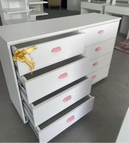 Cômoda em mdf 8 gavetas com rodinhas