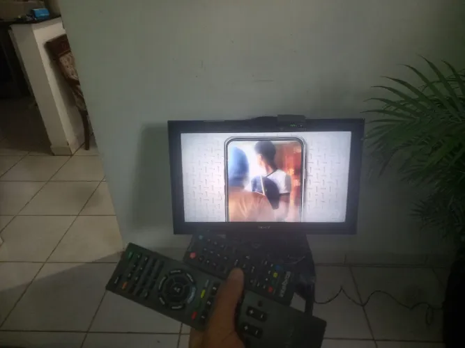 TV Sony 32 polegadas vai com converso digital com 2 controle 