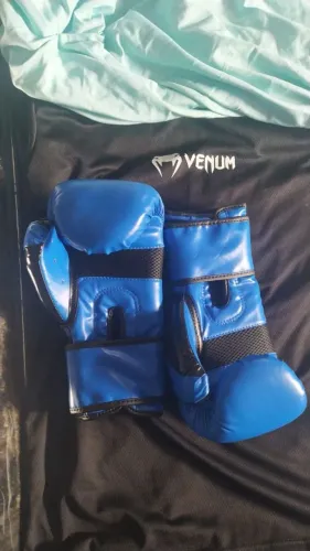 Luva venum 12 onças azul com escrita azul