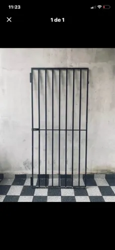 Vendo uma grade para porta. 