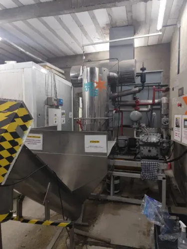 Máquina de gelo 4 toneladas, no rolo 240.000 mil.