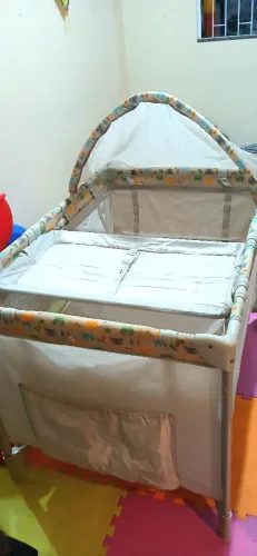 Berço portátil tipo chiqueiro voyager