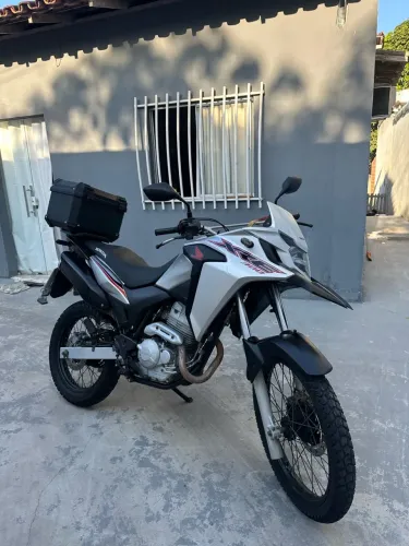 XRE 300 ano 2020