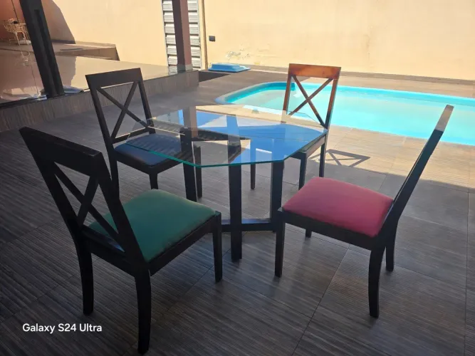 Mesa com 4 cadeiras