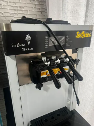 Vendo Maquina de Sorvete Novinha