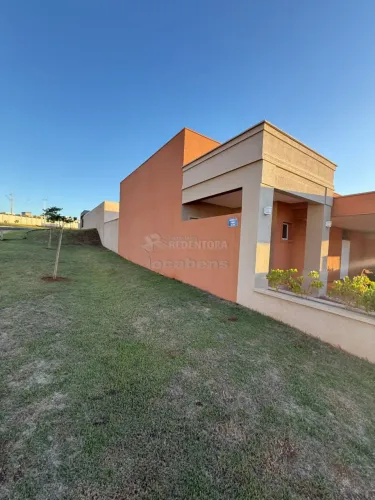 Raízes Impperial casa térrea com 02 dormitórios tipo apartamento e 02 vagas de garagem.