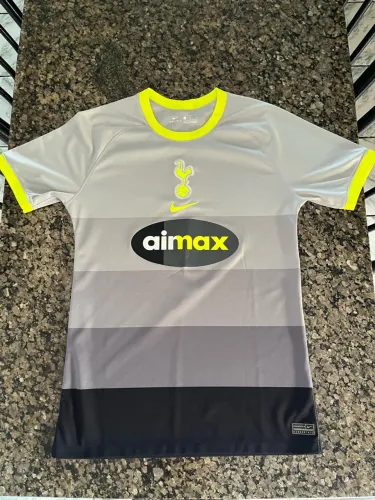 camiseta tottenham x air max (og) tamanho G, serve M tranquilo condição: 9,5/10