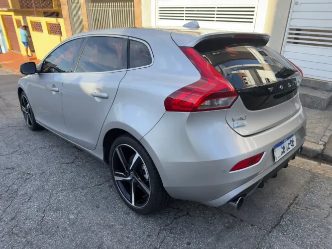 Volvo V40 T-5 R-design 2.0 Aut. 2016