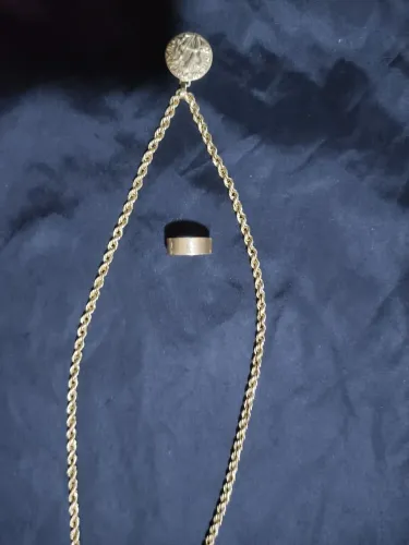 Cordão pingente e aliança de ouro 18 =750 pesando 24 no total