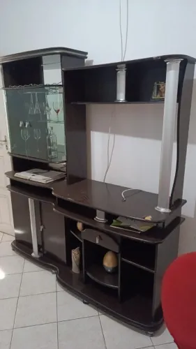 Vendo estante em MDF  com adega marca Bechara