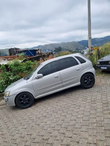 Roda 14 original vectra 2 Pneus novos e 2 bons. Só pegar e rodar