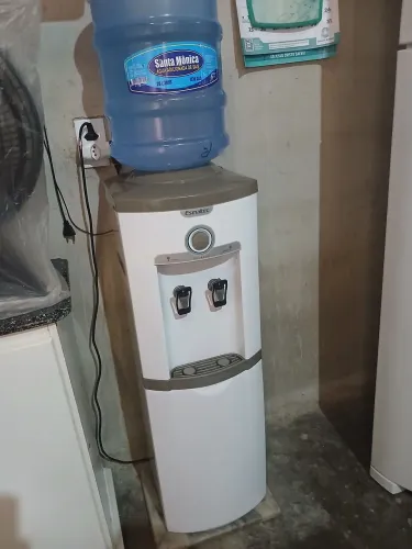 Vendo gelagua semi novo esmaltek na garantia com nota fiscal