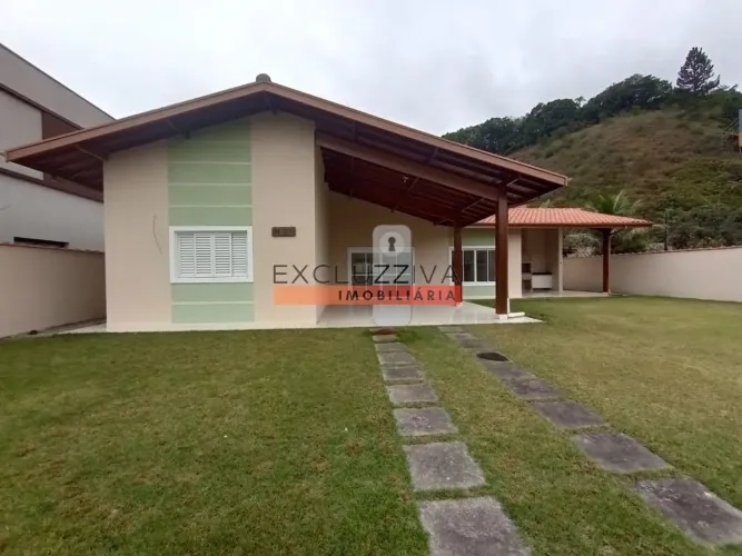 Casa de Condomínio à venda em Ubatuba - 3 dormitórios, suíte, cozinha e mais!
