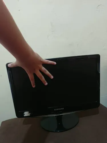 Vende-se Monitor Samsung SyncMaster B1930 - R$ 180