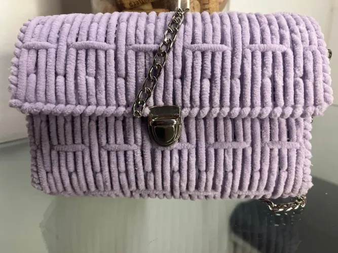 Bolsa em tela de tricô 
