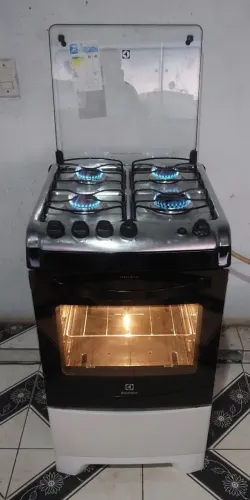 Lindo fogão Electrolux top automático com super chama com válvula de segurança bem 