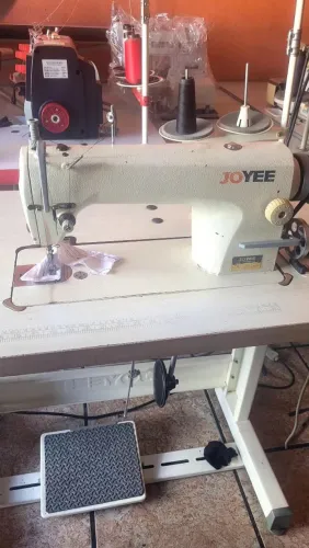 Maquina Reta semi nova