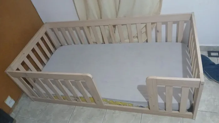 Cama montessoriana com colchão