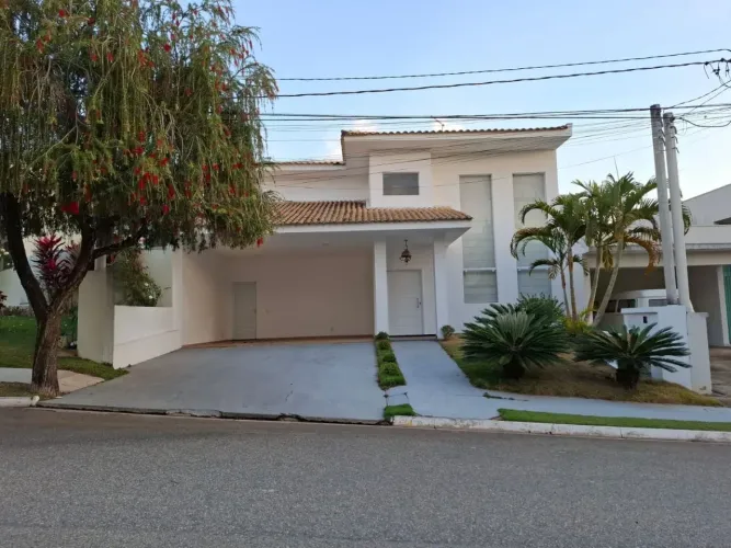 Sobrado à venda com 4 quartos amplos (todos suítes) e piscina no Condomínio Granja Deolind