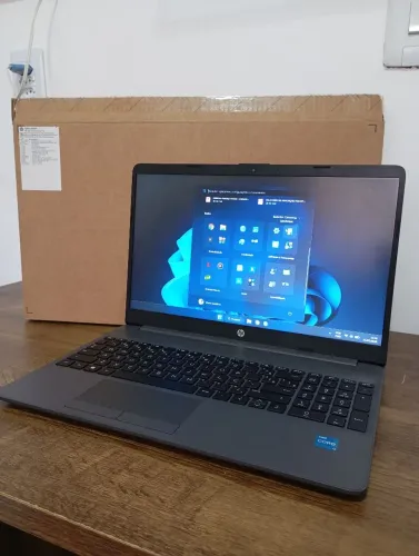 Notebook Hp g9 core i3 8gb ram 256 SSD windows 11