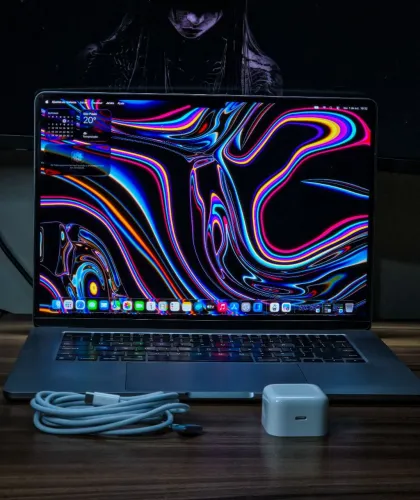 MacBook Air M2 15' SpaceGrey 8GB RAM, 256GB - Novissimo Completo