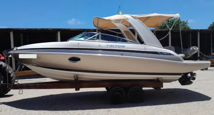 Lancha Triton 240 Opeon