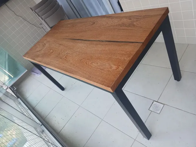 Mesa, madeira lei 5cm, nova,1.50m x 80cm x77cm alt. Metalon 50x50. Cor preto. Est Ind.