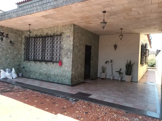 Vendo casa 2qts 85m2 com vaga terreno 10x40 doc ok