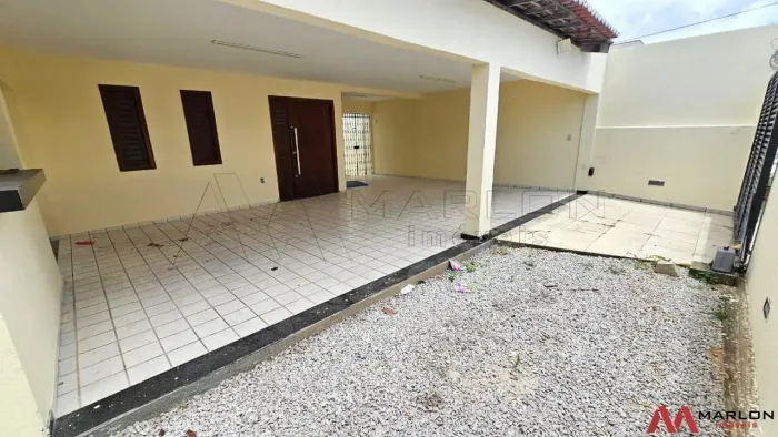 Casa em Neópolis, 3 quartos, sendo 1 suíte, churrasqueira, lado da sombra, 150m².