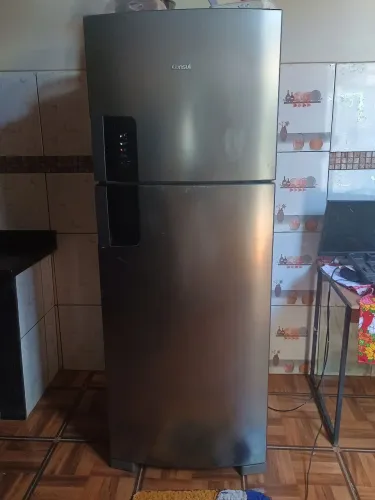 Geladeira com defeito na refrigeração na parte inferior