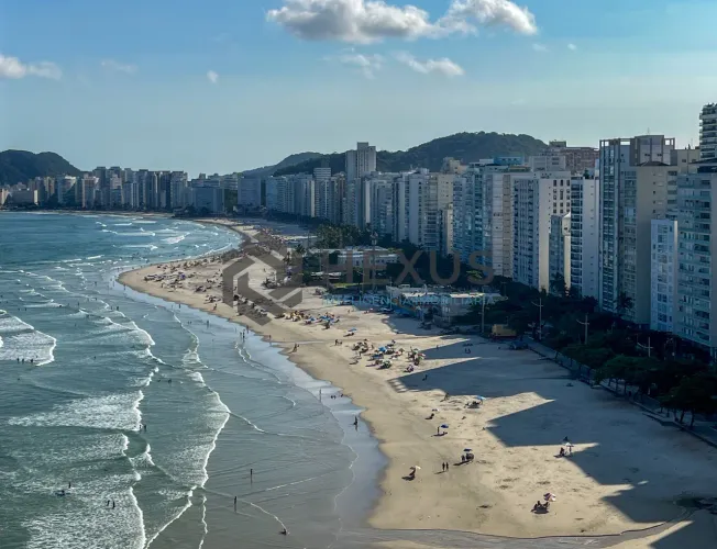 Apartamento reformado com varanda vista mar e lazer na beira mar da Praia das Pitangueiras
