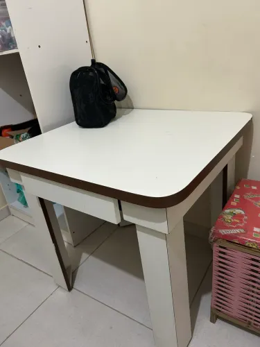 Mesa Branca com Gaveta - 70x65 cm | Entrego no Pechincha
