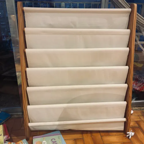Estante de livros infantil com 6 bolsos