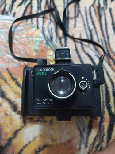 Câmera polaraid colorpack anos 70 item de colecionador não sei se está funcionando.